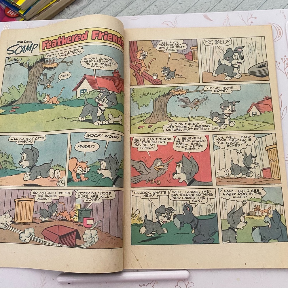 3/$30 Trio of Vintage Disney Comic Books - Picture 4 of 16